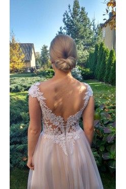 Suknia ślubna z salonu.