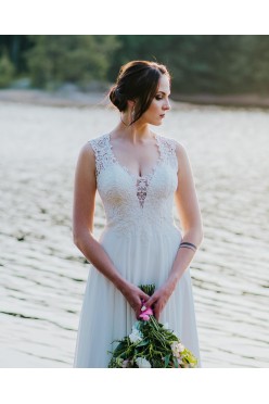 Cudowna BOHO Suknia Lillian West 2018 - 6484 + welon