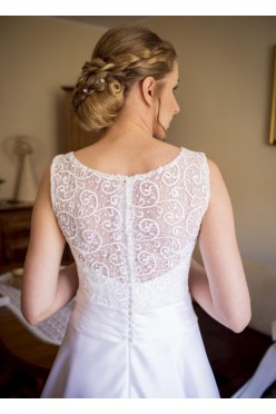 Suknia firmy MS Moda.  Model Suri + halka z kołem