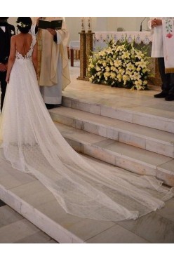 Suknia ślubna z trenem