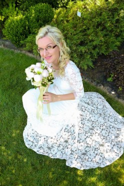 Suknia ślubna KORONKA 38