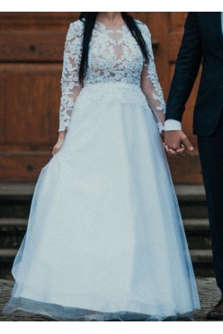 Suknia koronkowa z długim rękawem