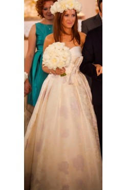 suknia ślubna w kolorowe kwiaty