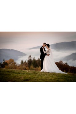 suknia ślubna z długim rękawem