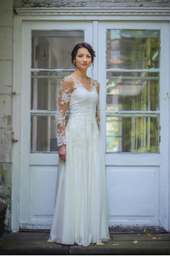 Suknia ślubna ecru rozm 36, koronka, zwiewna