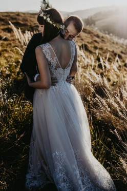 Piękna suknia ślubna w unikayowym kolorze !