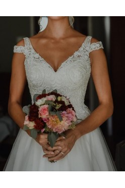 Pięknie zdobiona suknia ślubna z kolekcji Morilee