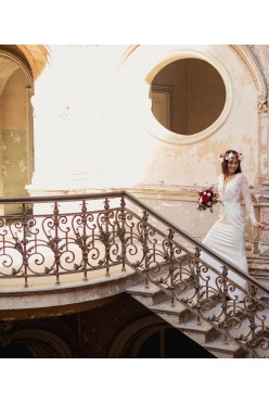 Elegancka koronkowa suknia slubna