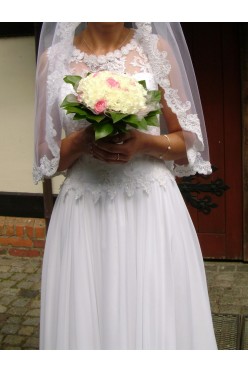 sprzedam suknie ślubną z welonem