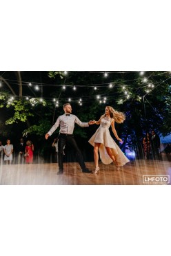 Dominiss Diora. Krótka suknia ślubna.