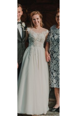 Sprzedam suknię z welonem