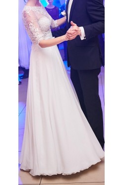 Śmietankowa suknia z gipiury i muślinu jedwabnego.