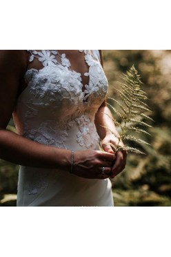 Kobieca i zmysłowa suknia ślubna