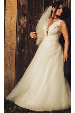 Śmietanowa suknia ślubna (duży biust)