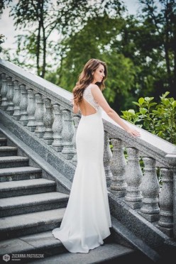 DOPASOWANA SUKNIA ŚLUBNA PRONOVIAS