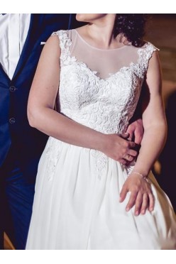 Piękna, zwiewna, muślinowa suknia ślubna