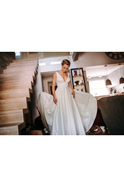 Sprzedam piękną, klasyczną suknię ślubną