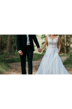 sprzedam suknię ślubną na niewysoką Pannę Młodą :)