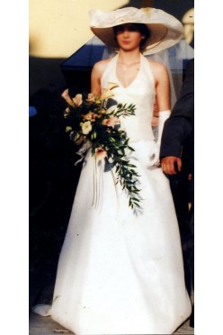 Suknia ślubna klasyczna, elegancka, wysmuklająca.