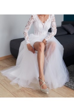 Sukienka ślubna z długim rękawem i esami floresami