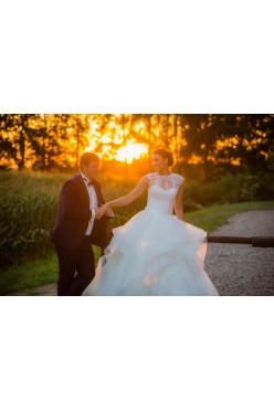 Suknia ślubna z salonu rozmiar 38.