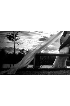 Suknia ślubna nietypowa rozcięcie rozporek