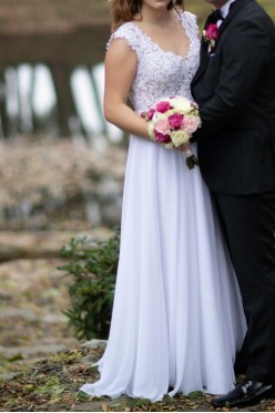 Suknia Ślubna, szal, spinka do włosów