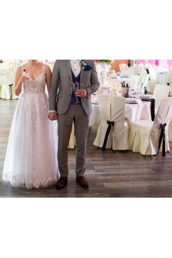 Koronkowa, lekka i wygodna suknia na Twój wielki dzień!