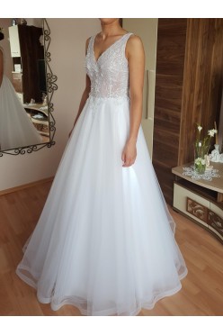 Suknia ślubna z trenem, welon, buty- cała stylizacja!