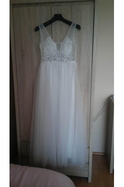Piękna subtelna suknia ślubna nowa
