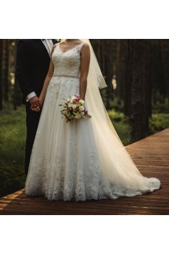 Piękna suknia ślubna firmy Annais Bridal.