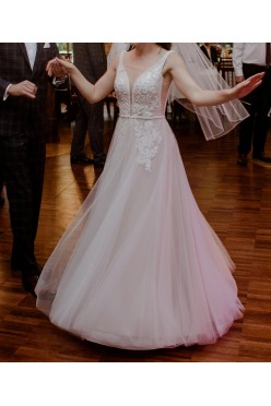 Suknia ślubna ecru kolekcja 2019 Gellena Nora