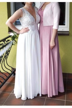 Muślinowa suknia ślubna, dekolt V, plecy V