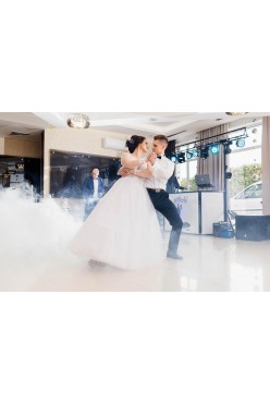 Piękna suknia ślubna (profesjonalnie wyczyszczona)