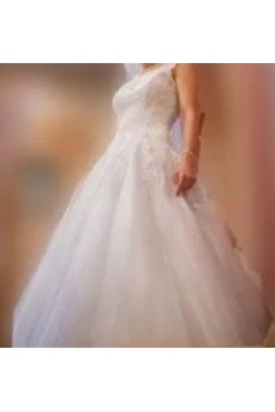 Suknia ślubna z kamieniami Swarovskiego