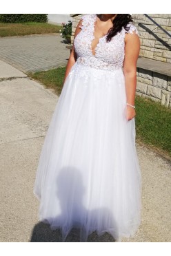 Suknia ślubna z koronką na siateczce i tiulowym dołem