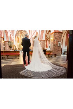Suknia ślubna hiszpańskiej marki Pronovias, model Danka.