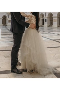 Sylwia Kopczyńska z trenem i odpinnymi rękawami