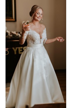 Wzjątkowa  suknia PRONOVIAS z długim trenem.