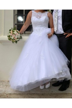 Piękna suknia ślubna z gorsetem