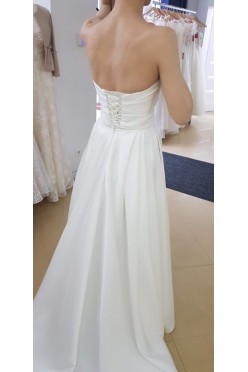 Klasyczna, minimalistyczna, elegancka suknia ślubna