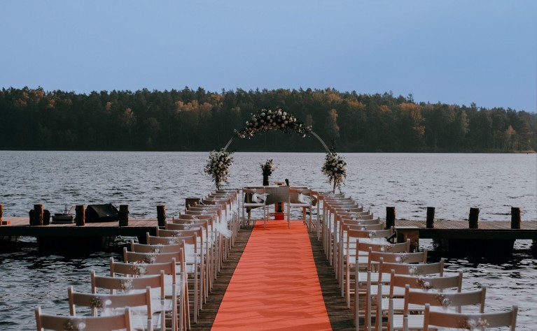 Twój wymarzony ślub i wesele nad jeziorem – Ruciane Park – Mazury resort & spa
