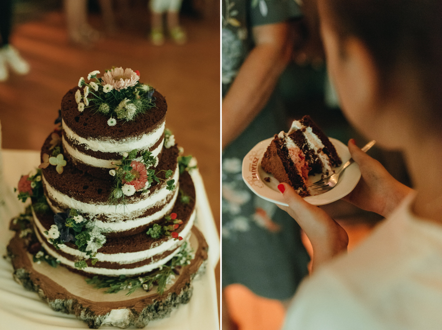 ciemny tort naked cake z kwiatkami 