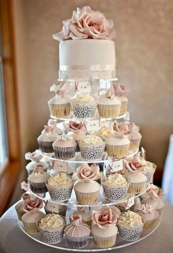 Tort weselny z babeczek