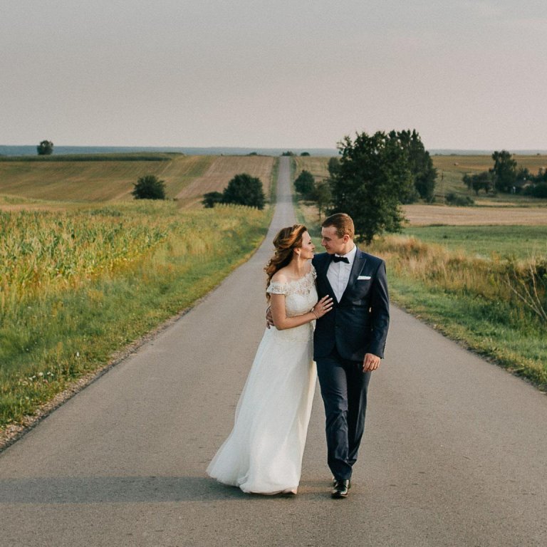 para młoda w plenerze, Paweł Traczyk FOTOGRAFIA ŚLUBNA, slubnaglowie.pl