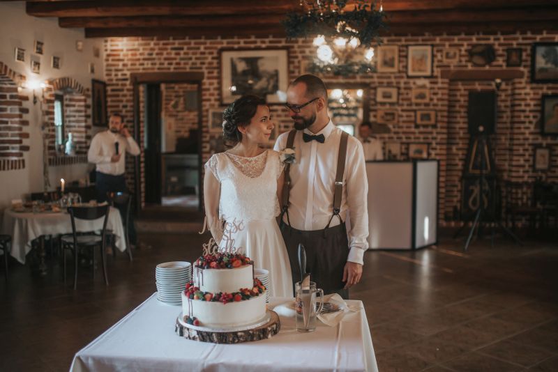 Rustykalny tort ślubny slubnaglowie.pl