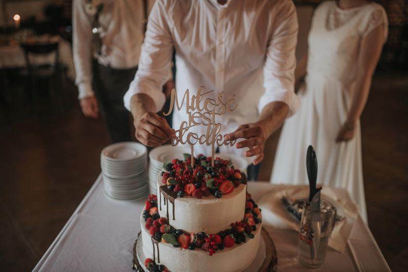 Rustykalny tort ślubny slubnaglowie.pl