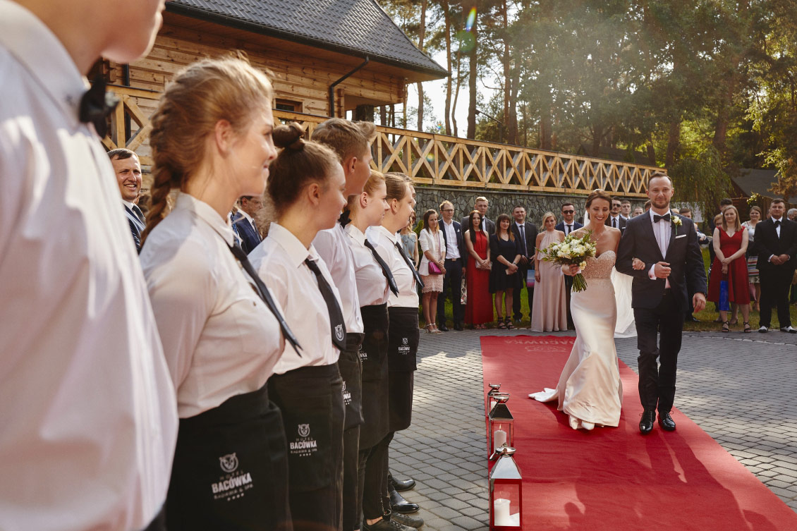 Eleganckie i nowoczesne wesele w Bacówka Radawa SPA slubnaglowie.pl