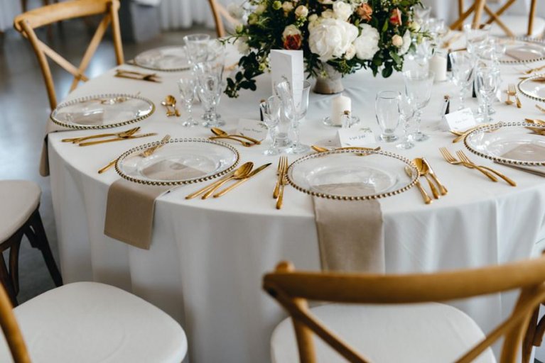 Dekoracja stołu weselnego w rustykalnym stylu